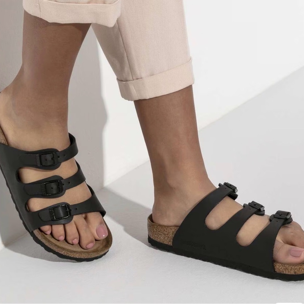 Birkenstock soft footbed Three-Strap Sandals in Black and Brown